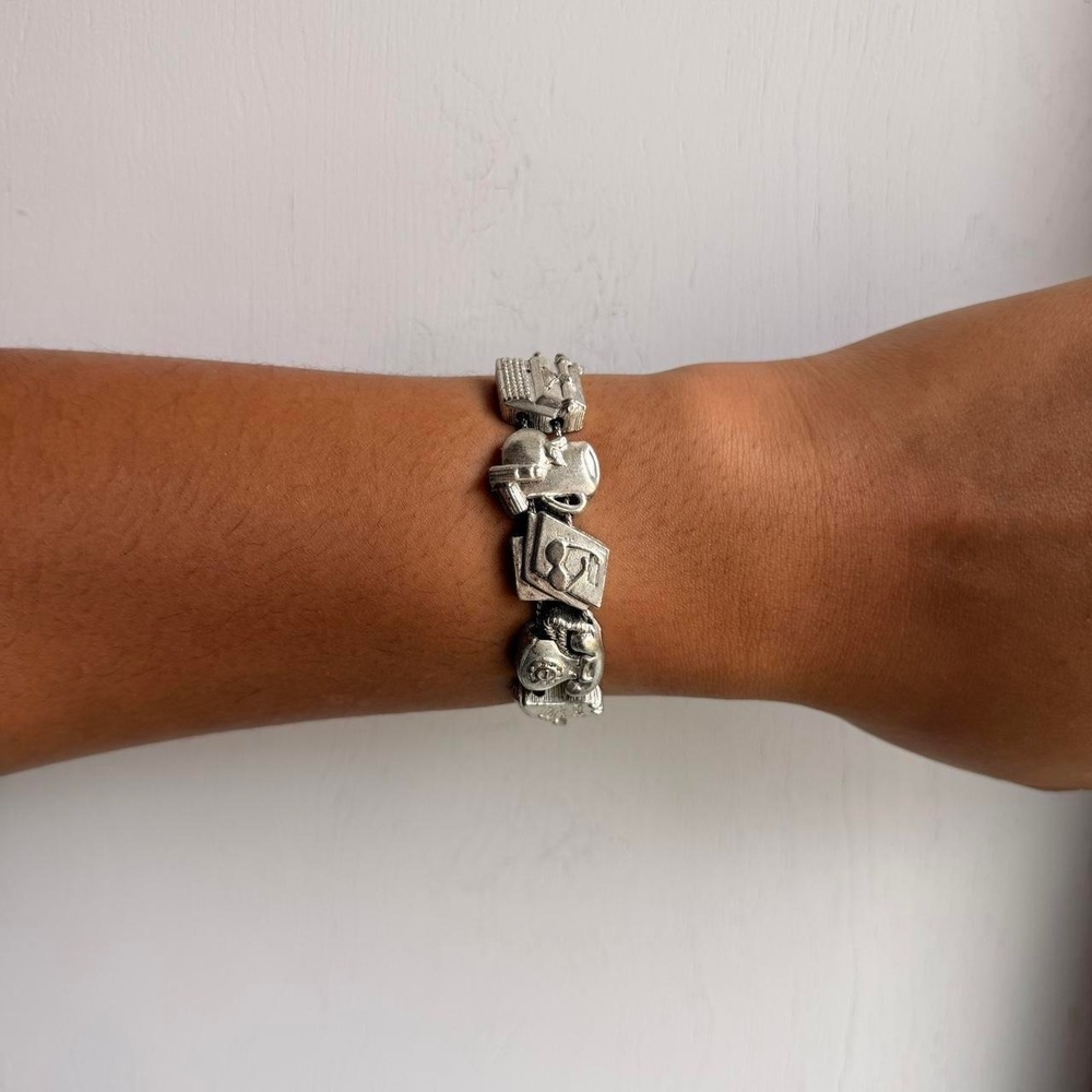 SILVER TONE VINTAGE SCHOOL THEMED SLIDING CHARM BRACELET